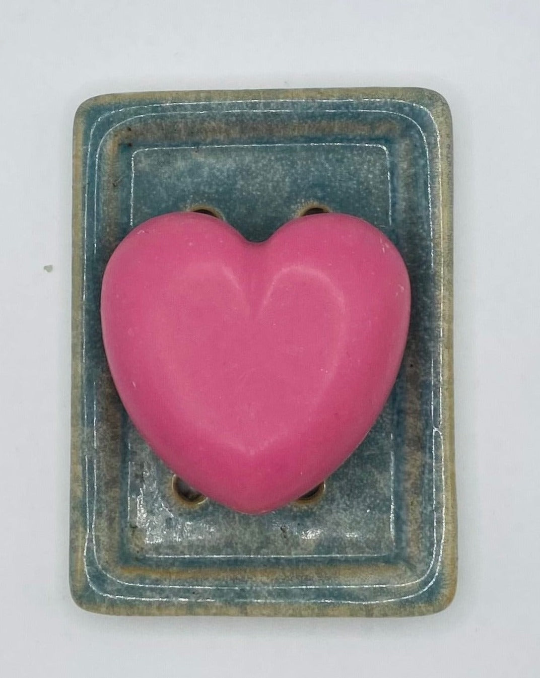 Rose scented, handmade artisan soap travel size, moisturizing and gentle to the skin, sustainbale, palm oil free, 100% vegan and made with love.