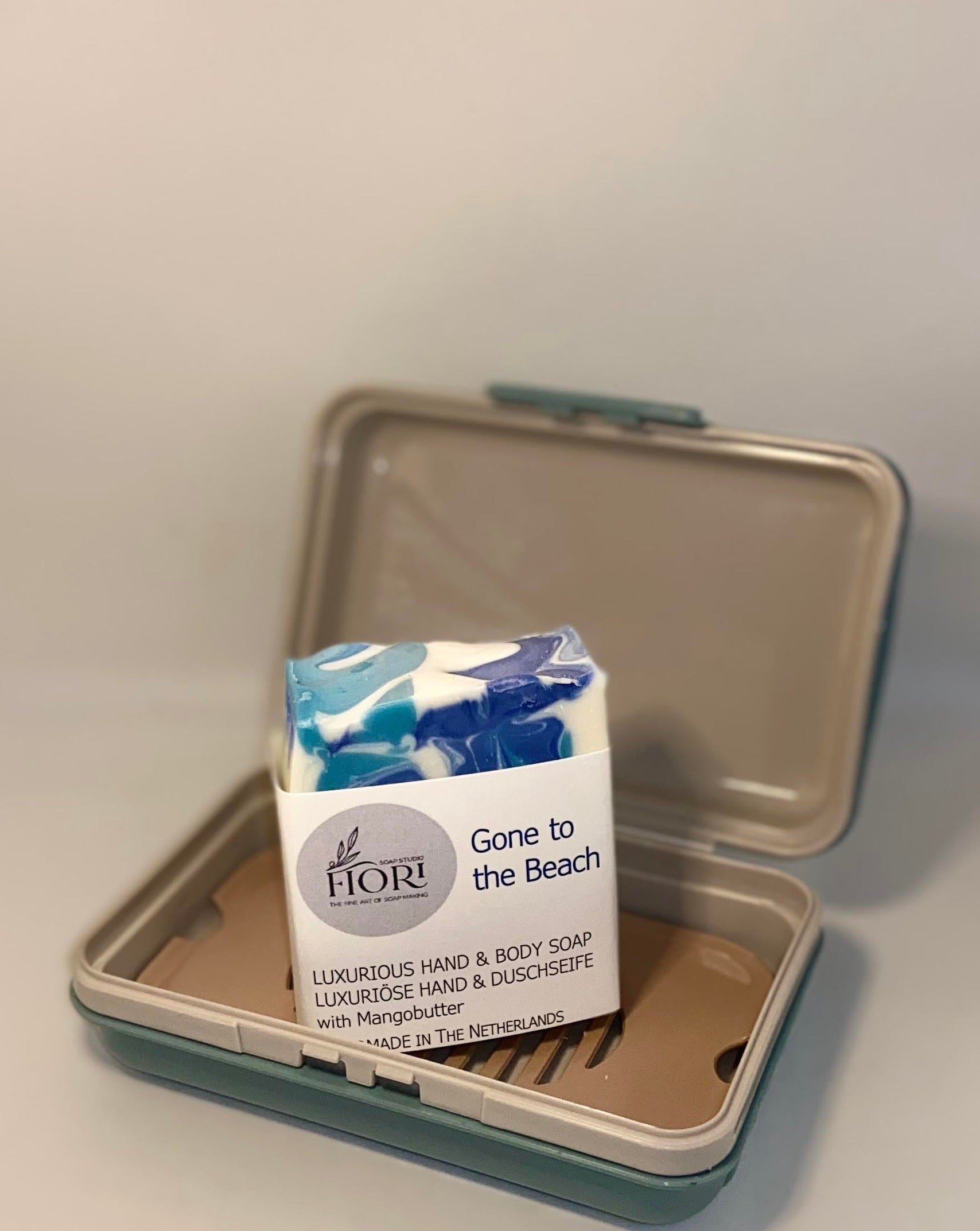 Looking for a fathers day gift? Must -have fathers day gift ! Handmade natural soap with a soap travel box. Treat him to our luxurious handcrated soap bar, now in a sleek soap box! Summer travel season is coming up. Is he really ready for it?