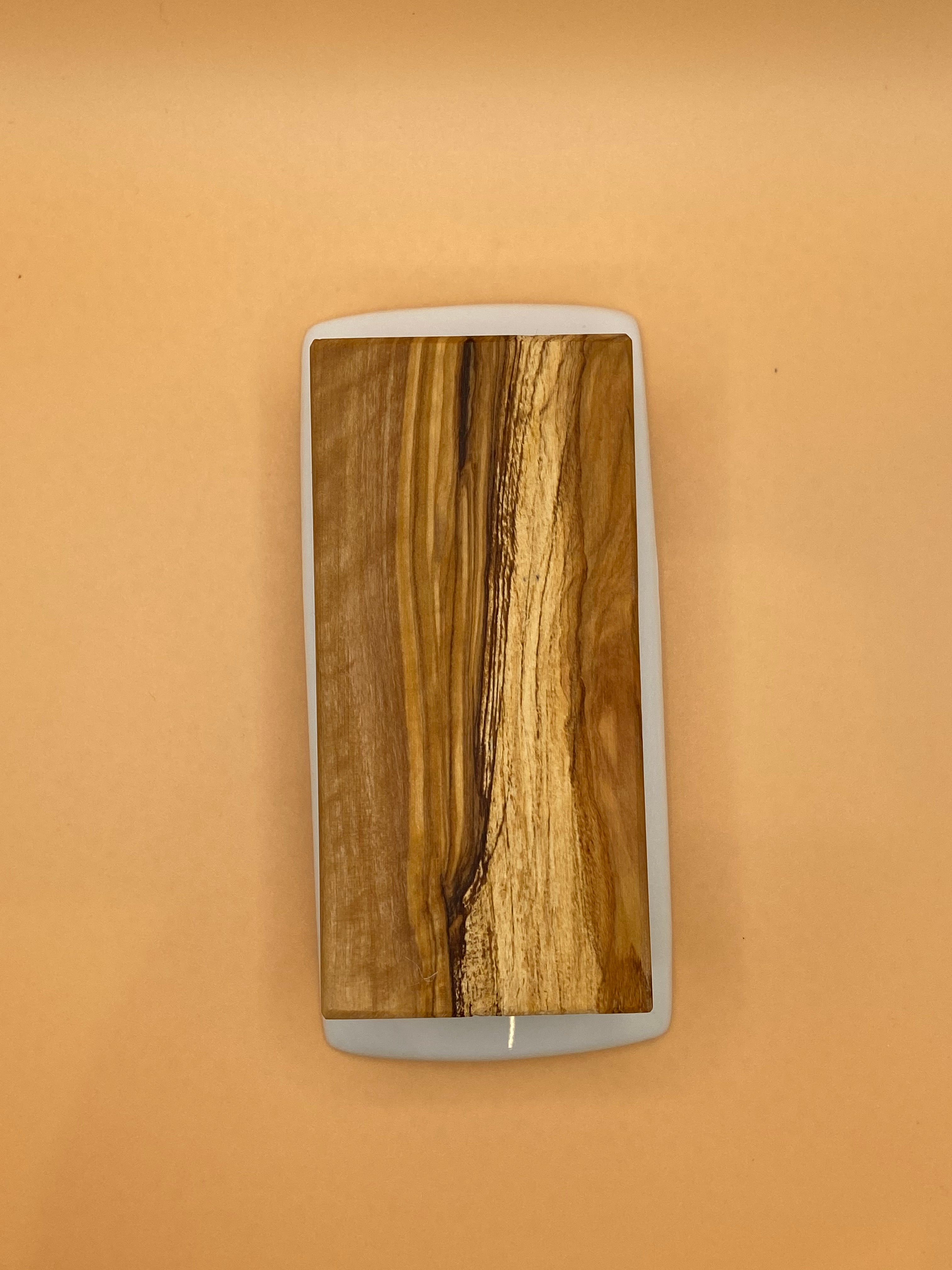 Soap dish (porcelan and olive wood); bottom view