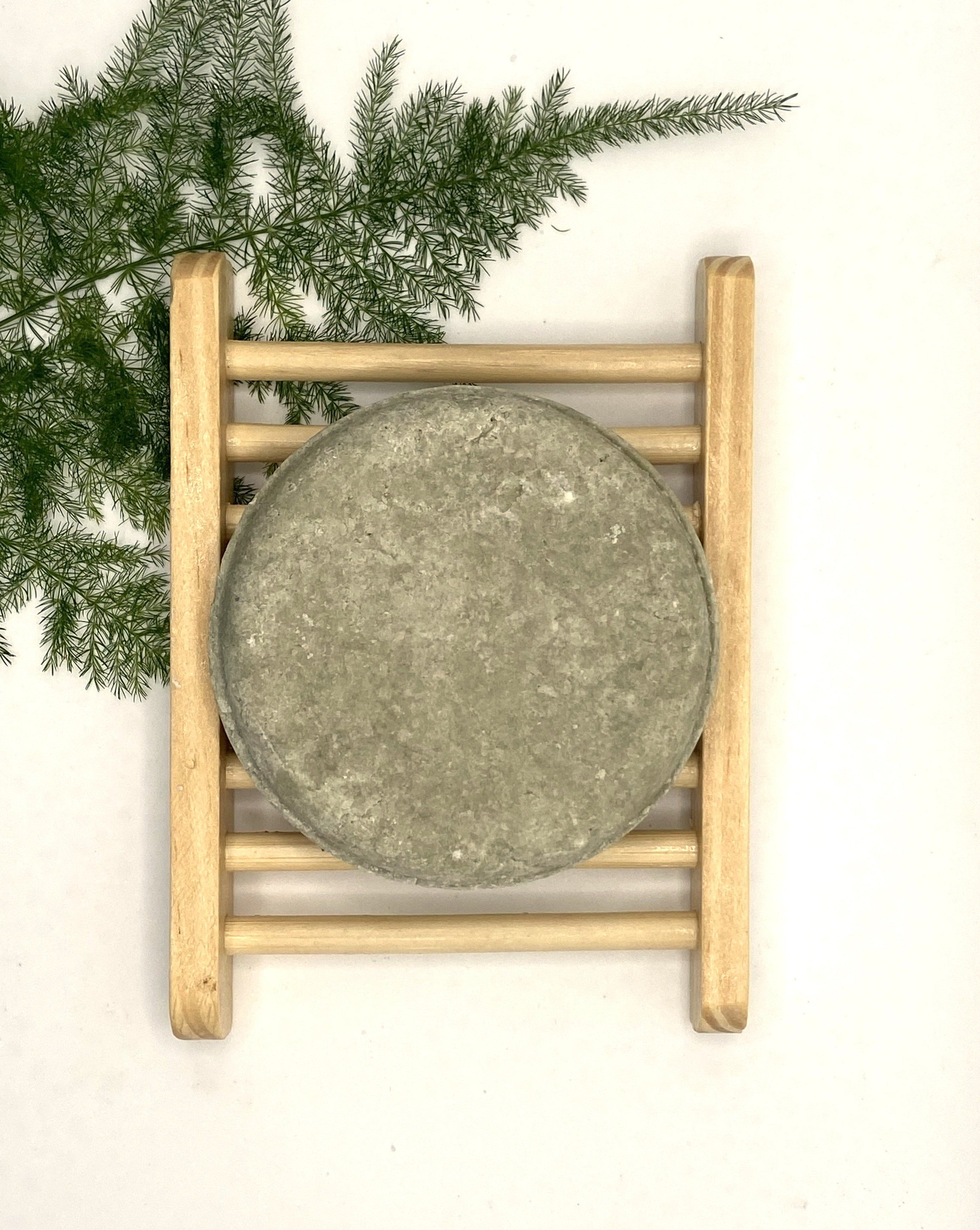 Shampoo bar best for hair care with green clay and high qualtiy jojoba oil, argan oil and olive oil. Beautifully scented with peppermint and spearmint essential oil. Benefiical effect on hair, hydrrating, protecting and smoothening.
