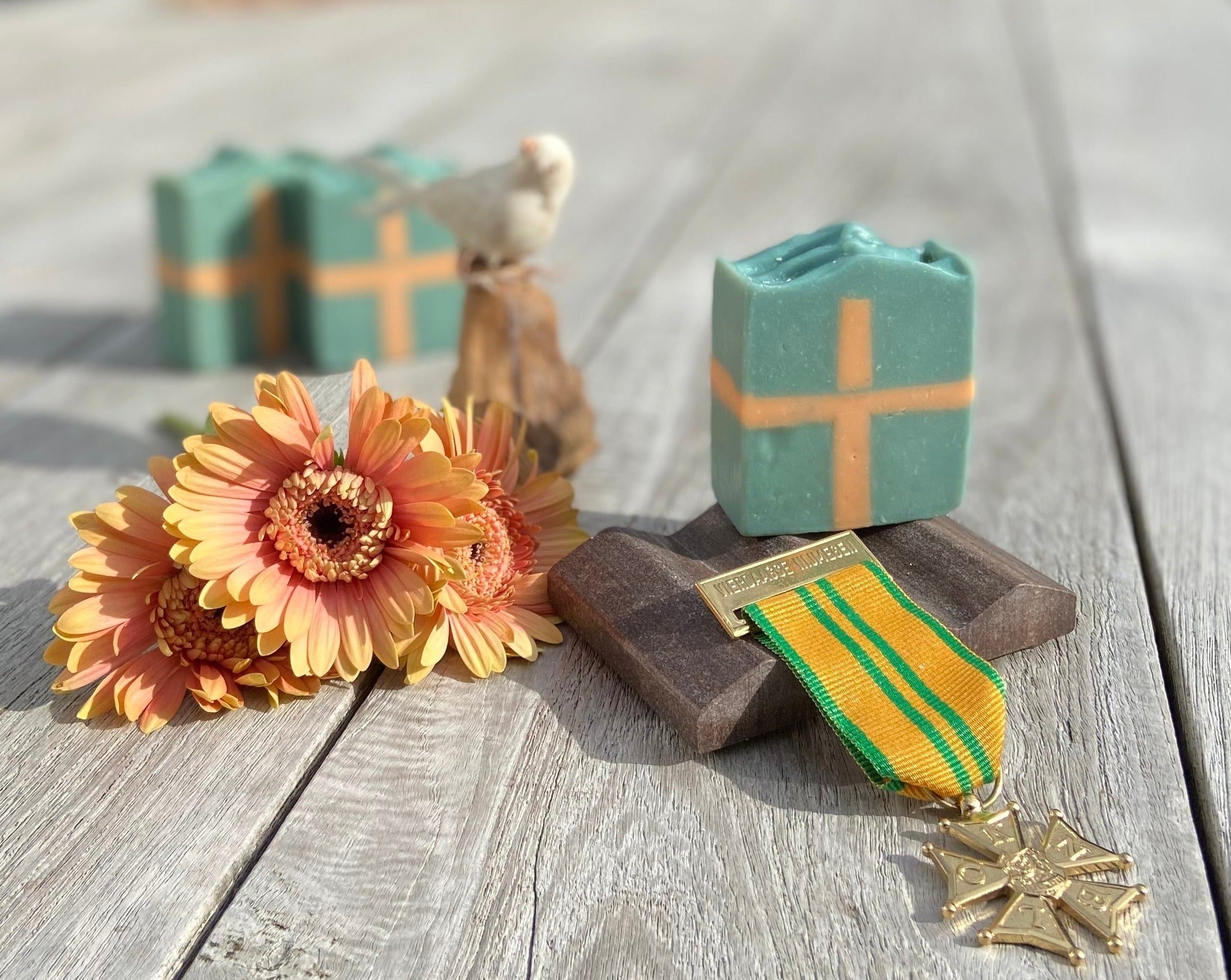 handmade vierdaagse soap, moisturizing, revitalizing and cleaning rich in lather, vegan and palm oil free. Desigend specifically for the four day march in Nijmegen.