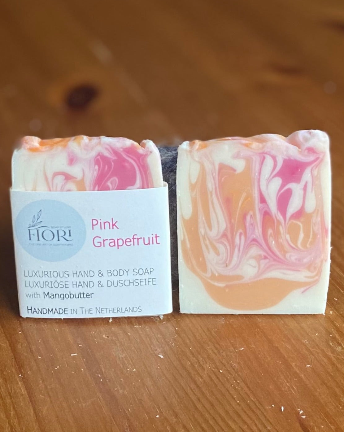 Handmade artisan soap travel size, moisturizing and gentle to the skin, sustainbale, palm oil free, 100% vegan and made with love.