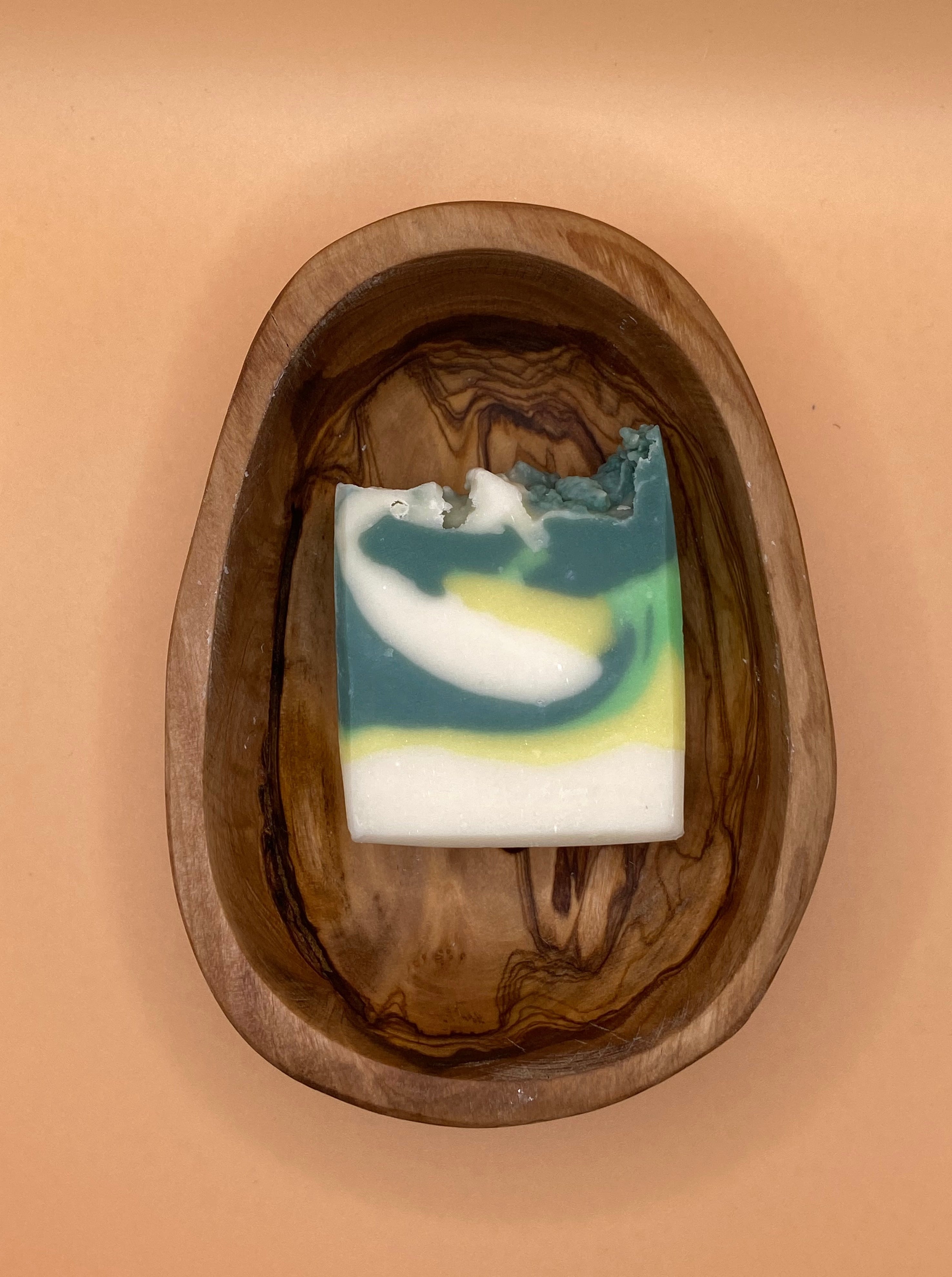 Olive wood soap dish with an artisan handmade soap Ginkgo Limette. Stylish, thoughful and beautiful. Natural. Perfect gift set for yourself or someone special. Environmentally friendly. Unique.