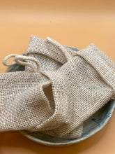 Afbeelding in gallerijweergave laden, Natural jute soap saver bag
