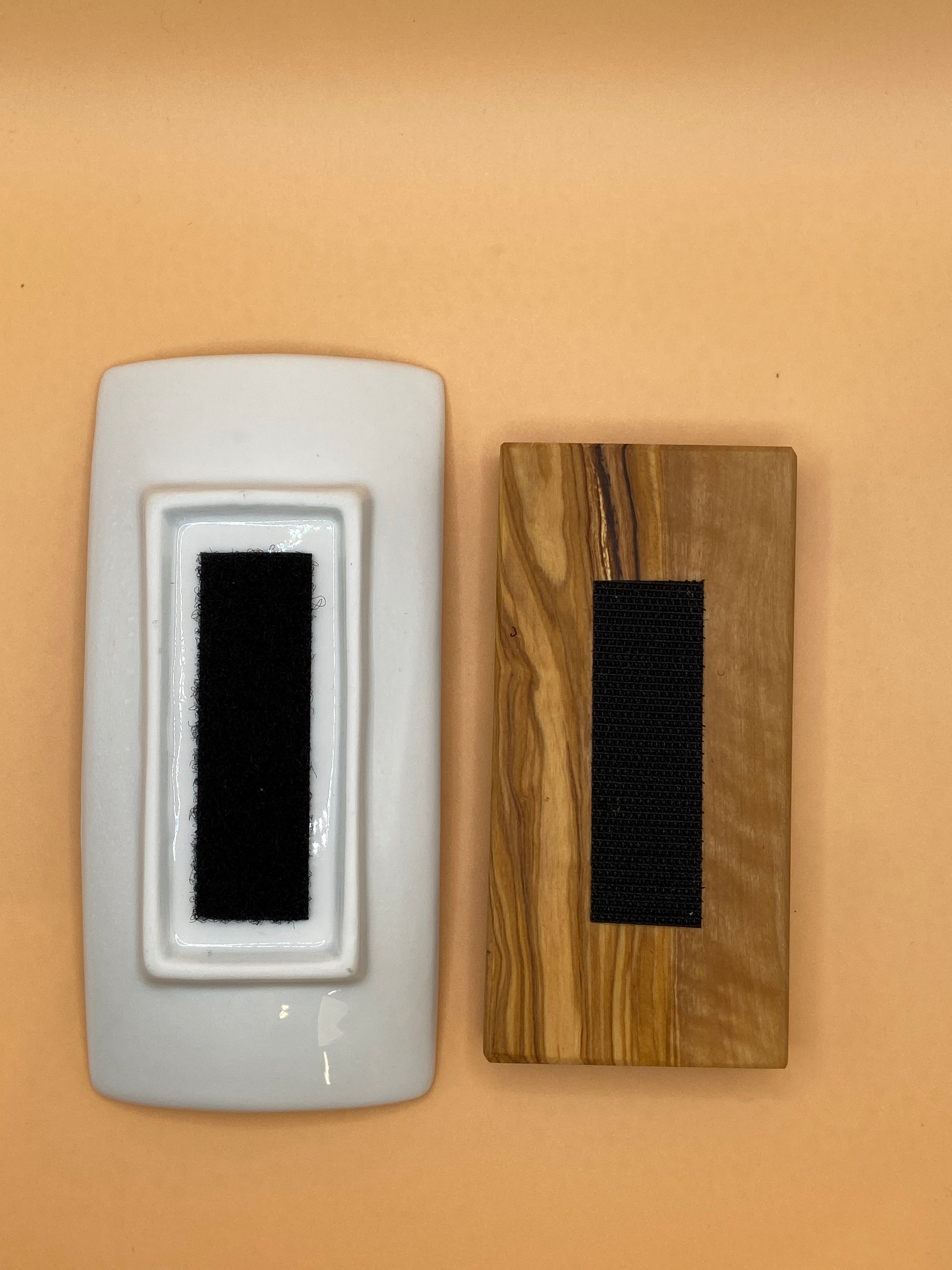 Soap dish (porcelan and olive wood); view of velcro connection between porcelan and olive wood)