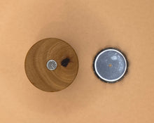 Lade das Bild in den Galerie-Viewer, Magnetic soap holder (olive wood) - small
