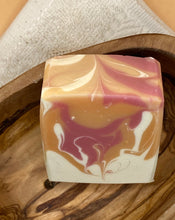 Lade das Bild in den Galerie-Viewer, Pink Grapefruit soap
